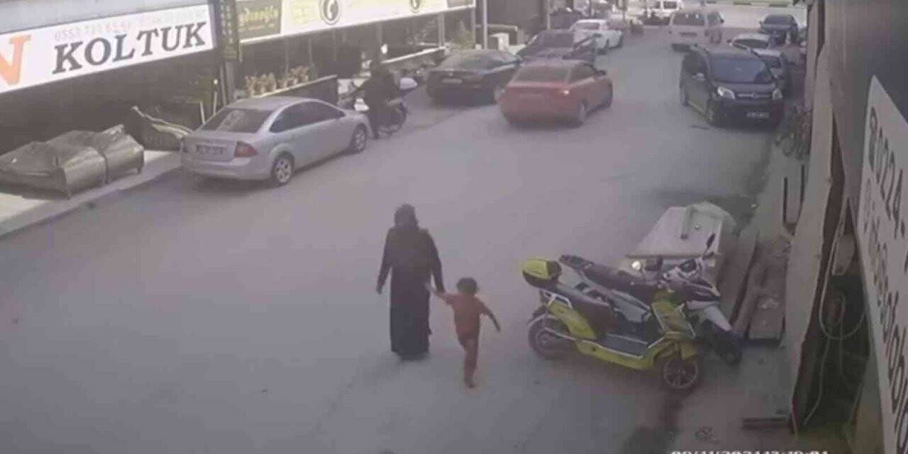 Oğluna hırsızlık yaptıran kadın kameraya yakalandı