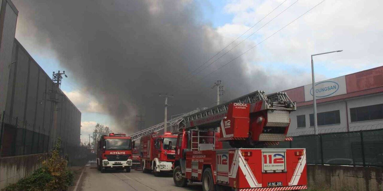 Kocaeli’deki fabrika yangını kontrol altına alındı