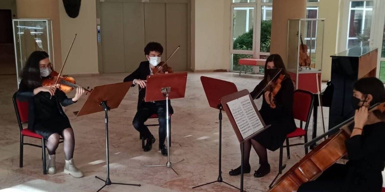 Anadolu Üniversitesi’nde devam eden Fuaye Konserleri’nin altıncısı gerçekleşti