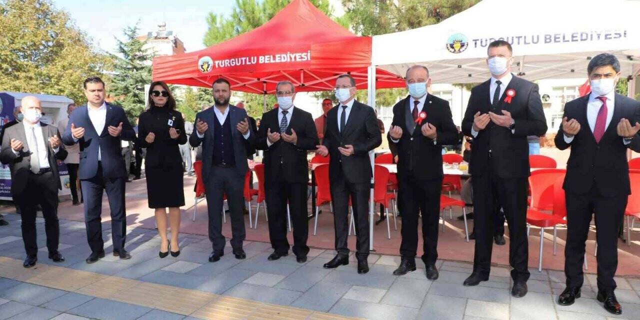 Turgutlu Belediyesi Atatürk ve silah arkadaşları için mevlid-i şerif okuttu