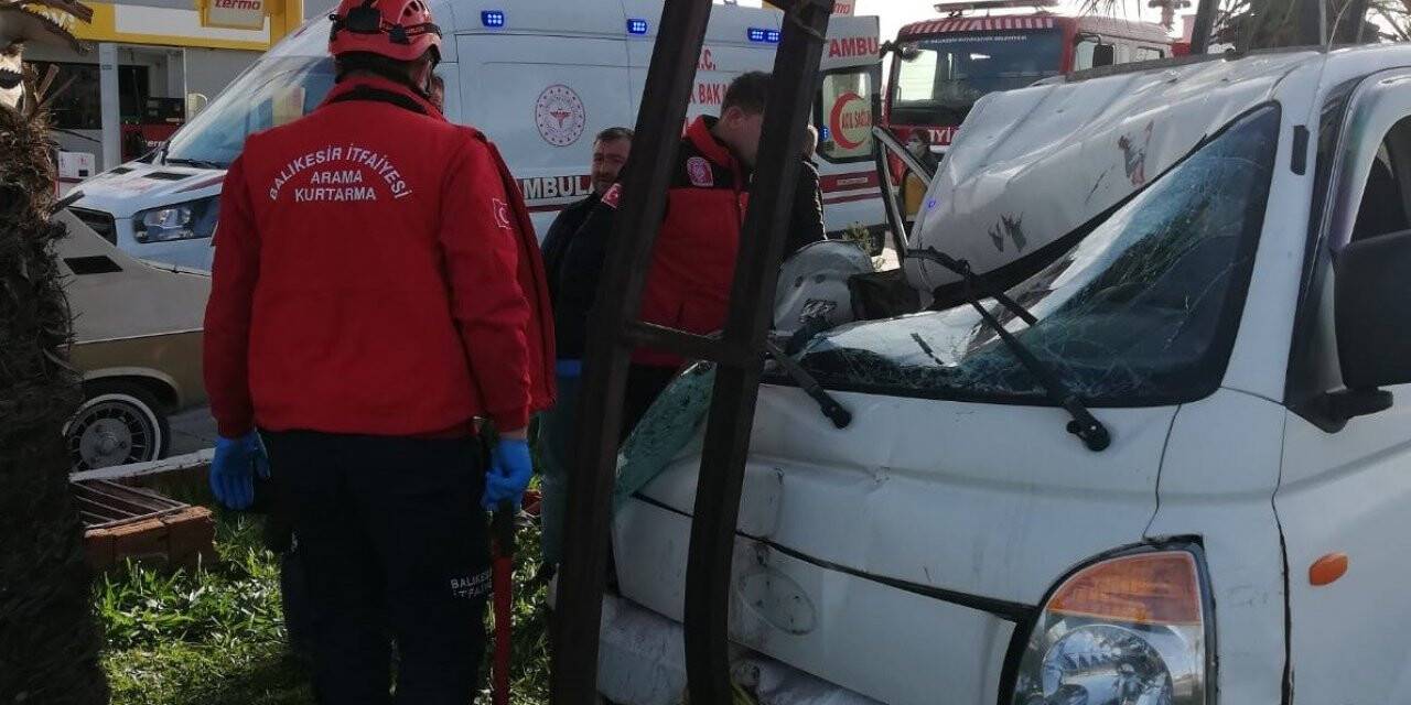 Edremit’te trafik kazası: 3 yaralı