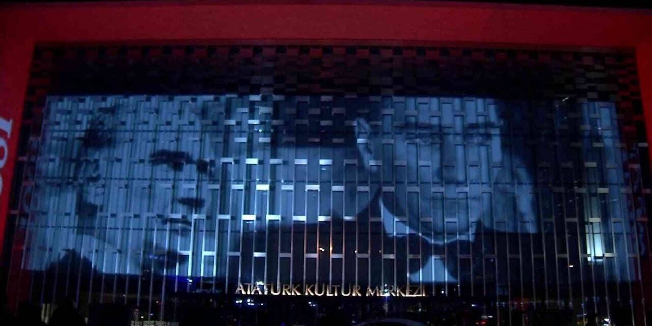 Atatürk, Galata Kulesi ve AKM’ye yansıtılan ışık gösterisiyle anıldı