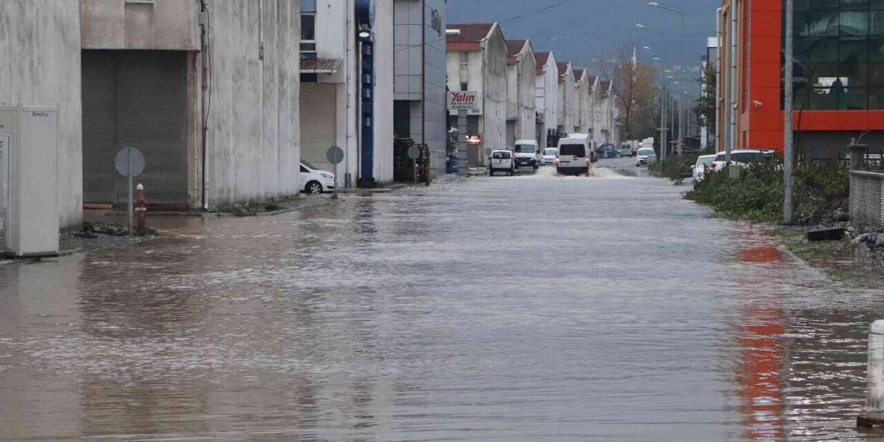 Samsun’da sanayi sitesini su bastı