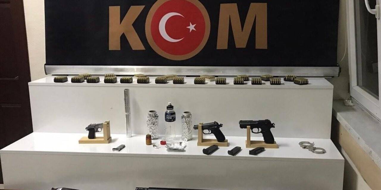 İşyerine yapılan operasyonda tüfek ve tabanca ele geçirildi