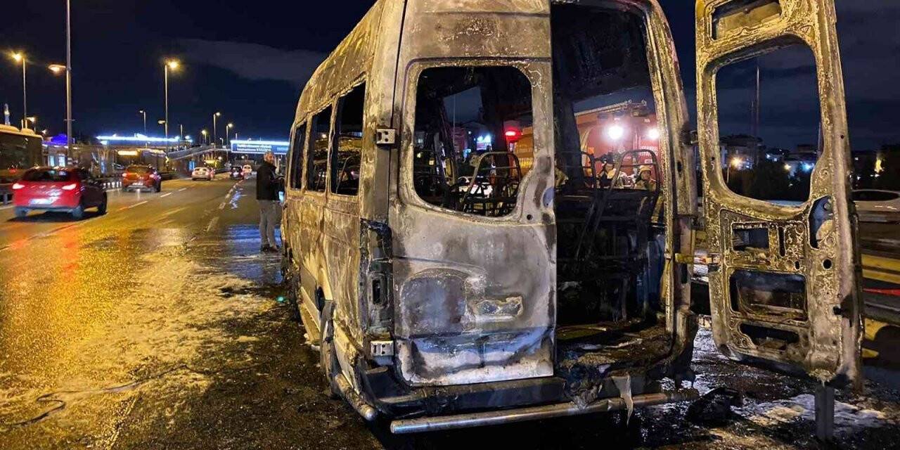 E-5’te servis minibüsü alev topuna döndü