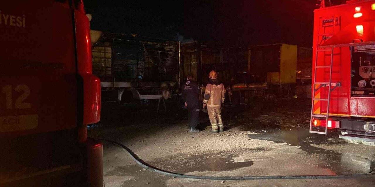 Kamyon dorseleri cayır cayır yandı