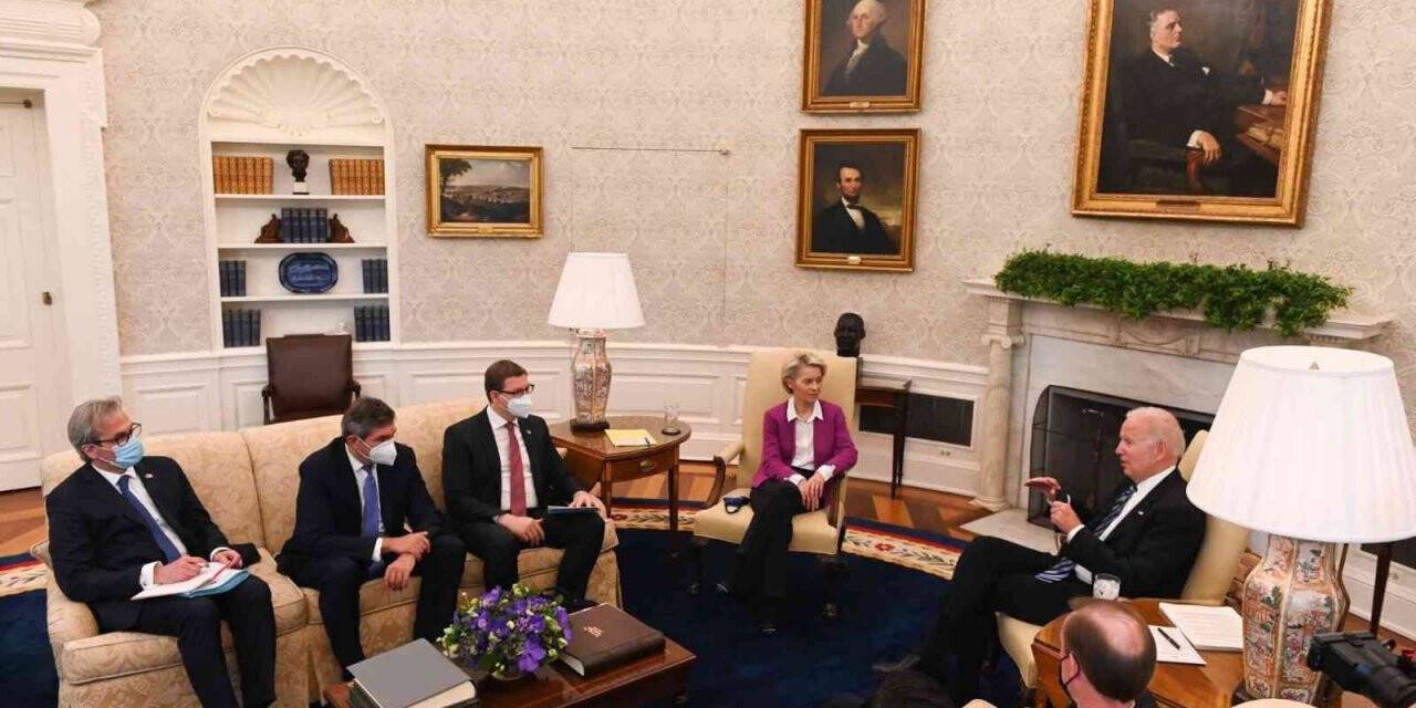 AB Komisyonu Başkanı Leyen: "Lukaşenko rejimi, insanları istismar ederek, AB sınırlarına gönderdi"