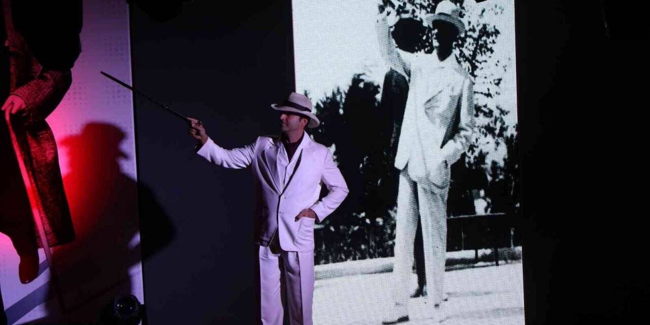 Atatürk Giysi Koleksiyonu Defilesi büyük beğeni topladı