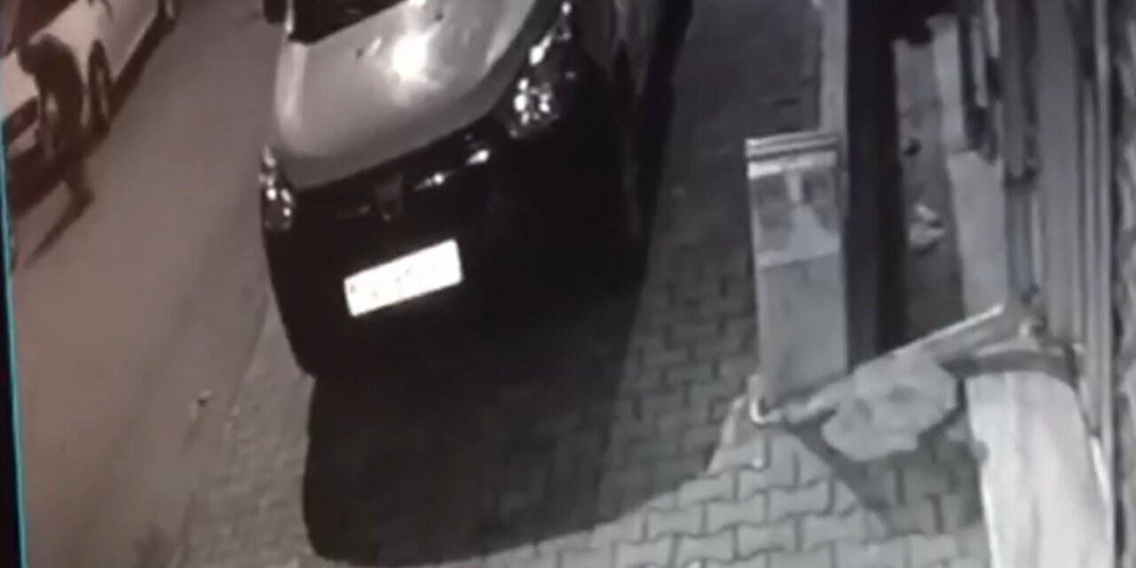 Küçükçekmece’de bir aracın lastiklerini kesip kaçtı
