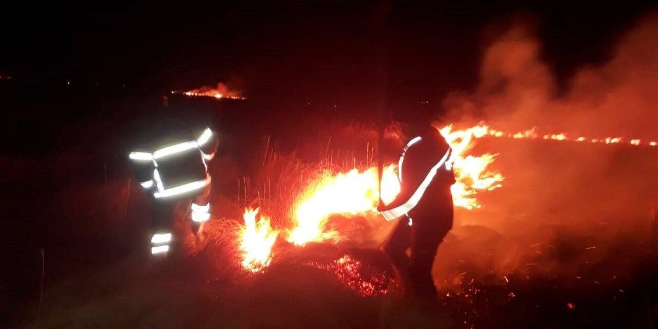 Yüksekova kuş cennetindeki yangını söndürme çalışmaları devam ediyor