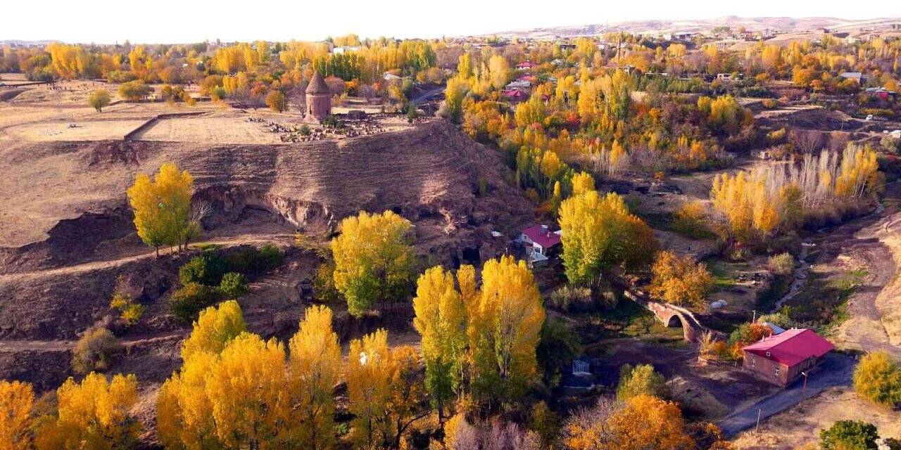 Tarihi şehir Ahlat’ta sonbahar manzaraları görenleri mest etti