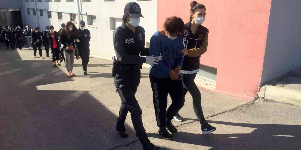 Torbacı kadın “beni güzel çekin” diyerek poz verdi