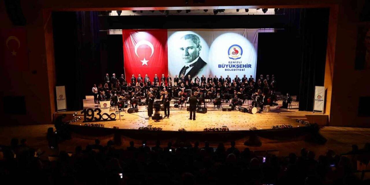 Atatürk, sevdiği şarkılarla anıldı