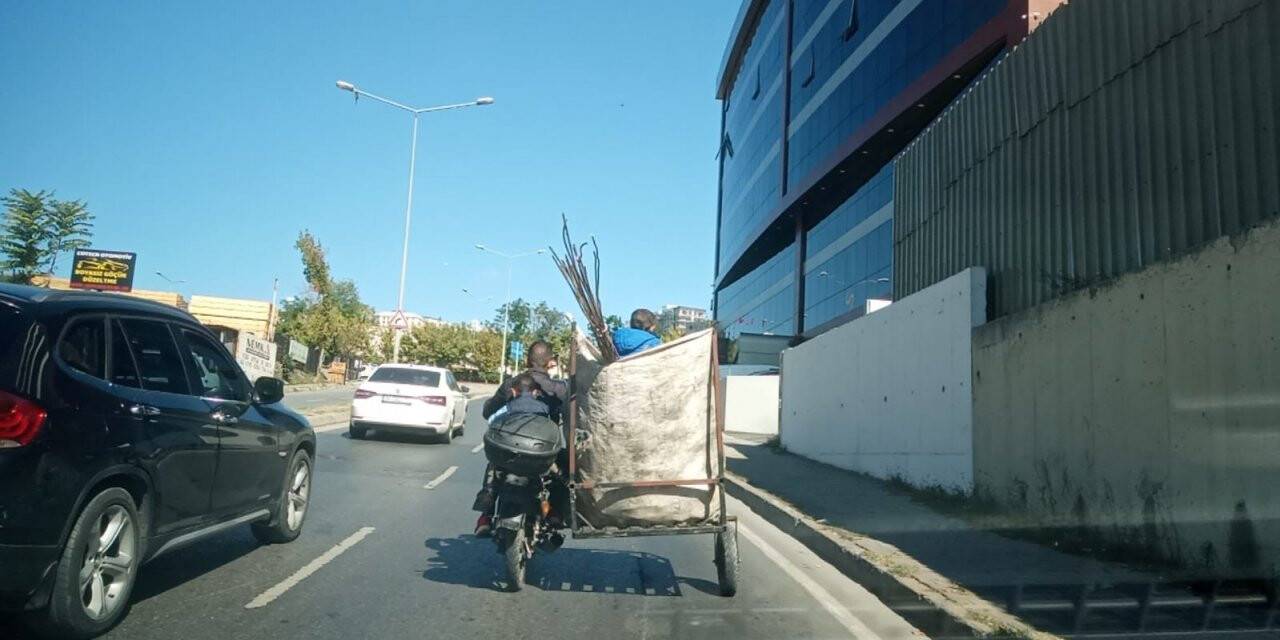 Pendik’te çocuğun motosiklet sepetinde tehlikeli yolculuğu