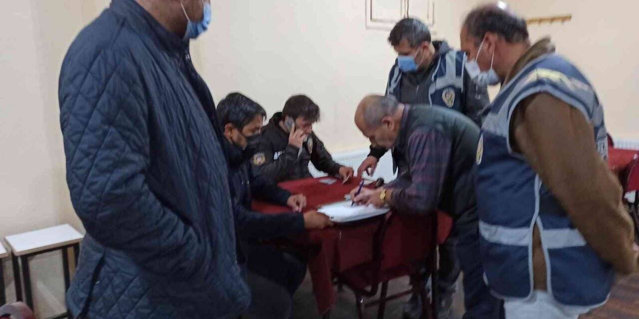 Polis ekiplerinden kahve ve kafeteryalarda huzur operasyonu