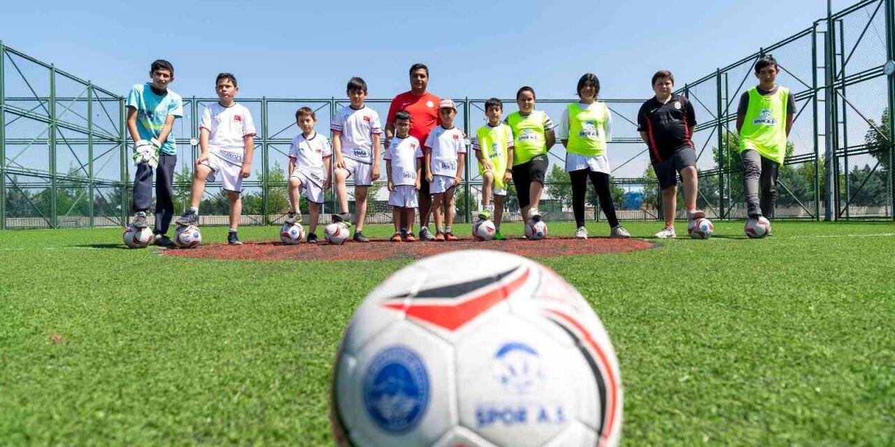 Büyükşehir, yaz kış demeden gençleri spor ile buluşturuyor