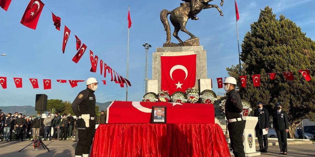 Şehit Polis Memuru Abdulkadir Güngör için ilk tören Edremit’te yapıldı