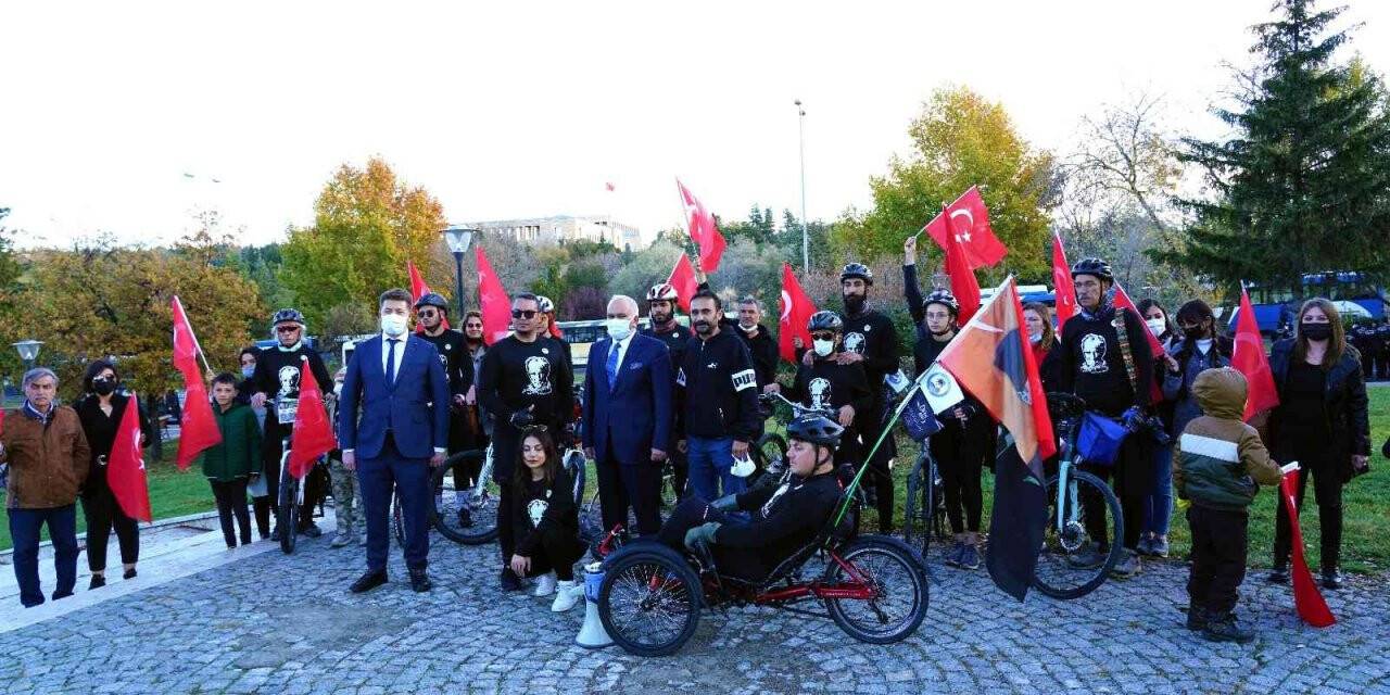 547 kilometre pedal çevirip Ata’nın huzuruna çıktılar