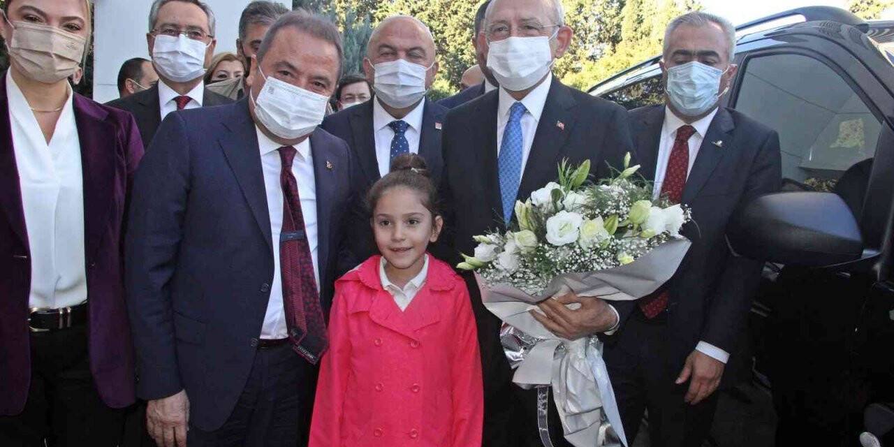 Kılıçdaroğlu’ndan Böcek’e nazar boncuğu