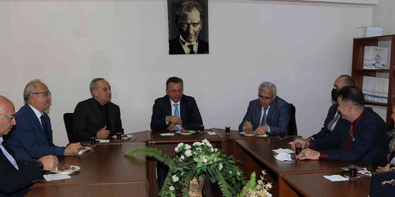 ESOGÜ Sosyal Bilimler Enstitüsü’nün yeni Müdürü Doç. Dr. Oytun Meçik görevine başladı