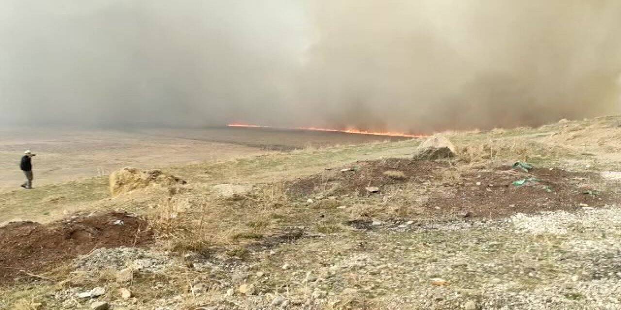 Nehil Sazlığı’ndaki yangın 2 gündür devam ediyor