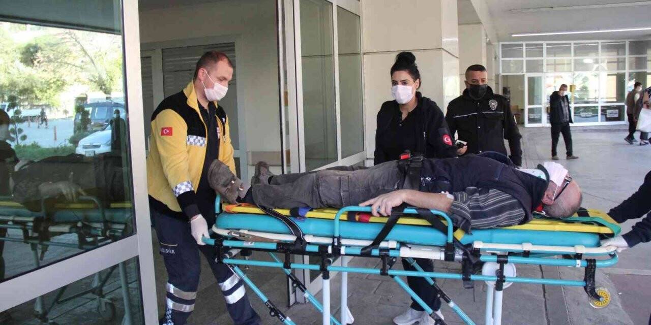Kışladaki inşaatın çatısından düştü