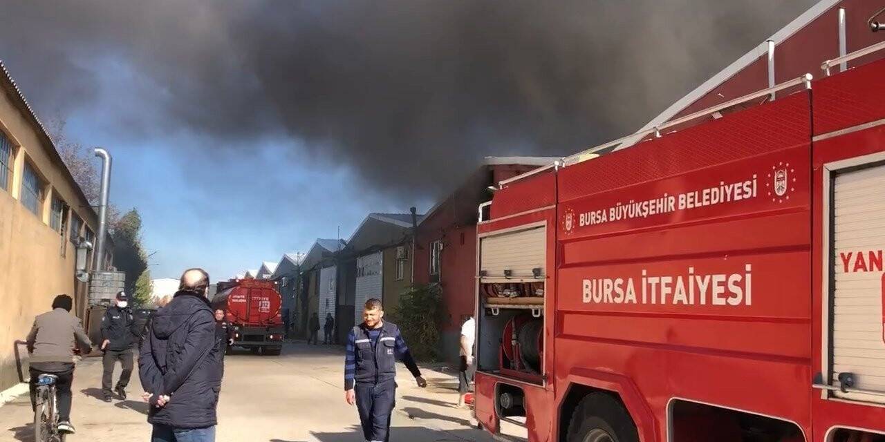 Bursa’da tekstil fabrikasından korkutan yangın