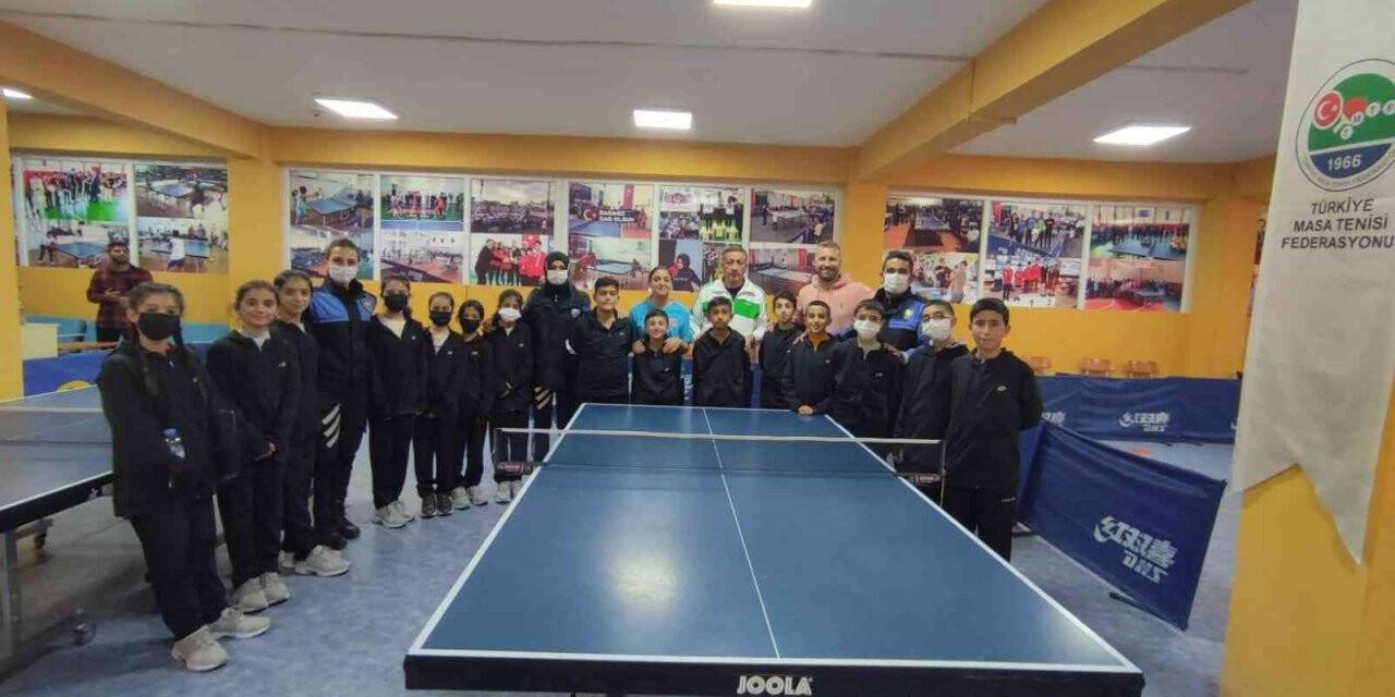 ÇOGEP ile masa tenisi kursuna yazıldılar