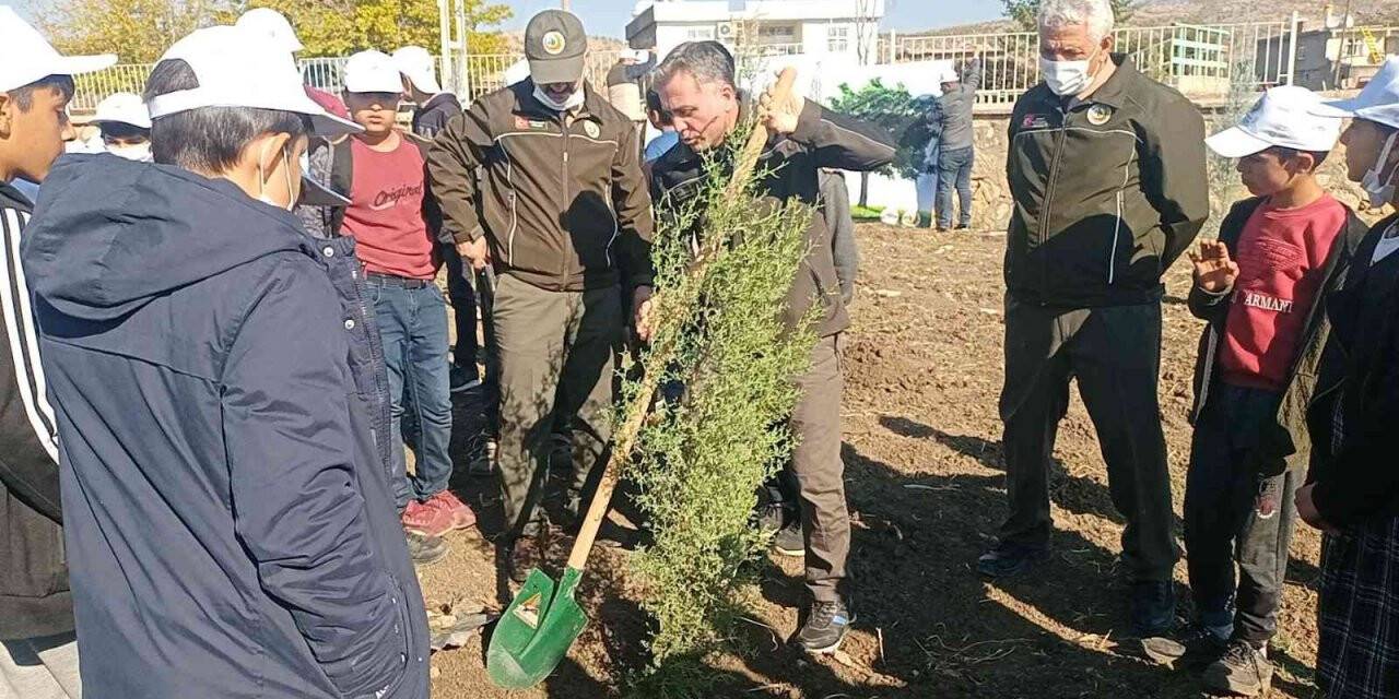 Dicle ilçesinde Milli Ağaçlandırma Günü etkinliği