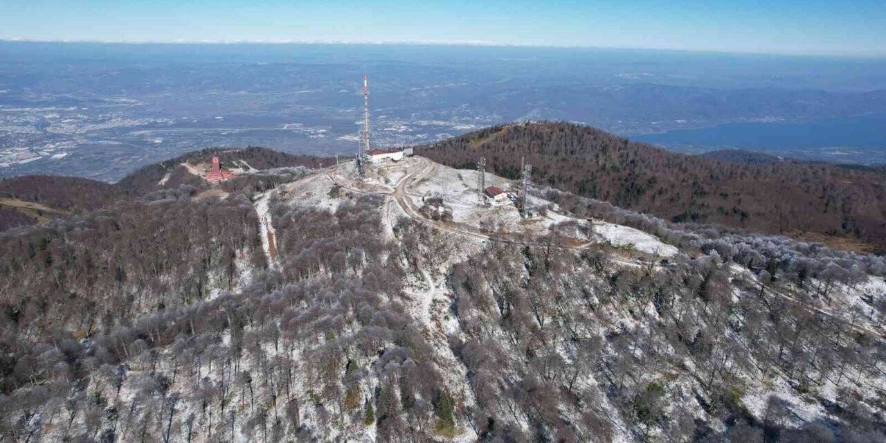 Kartepe’ye sezonun ilk karı yağdı
