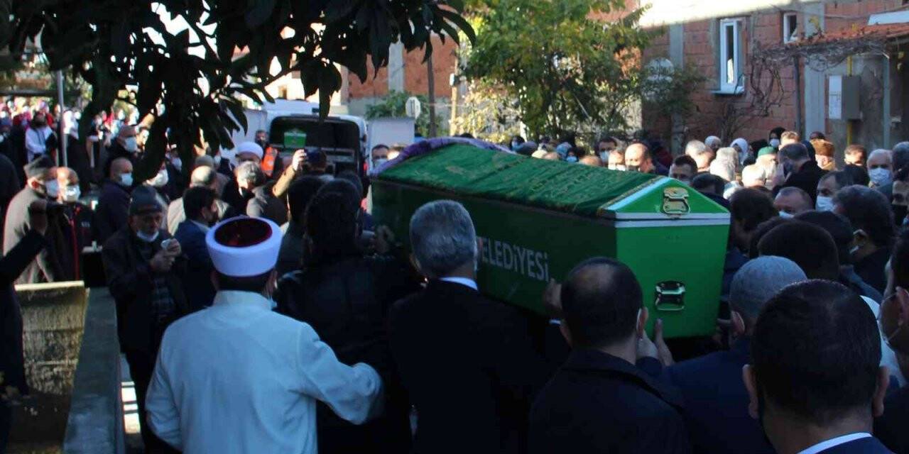 Servis kazasında hayatını kaybeden genç kız son yolculuğuna uğurlandı