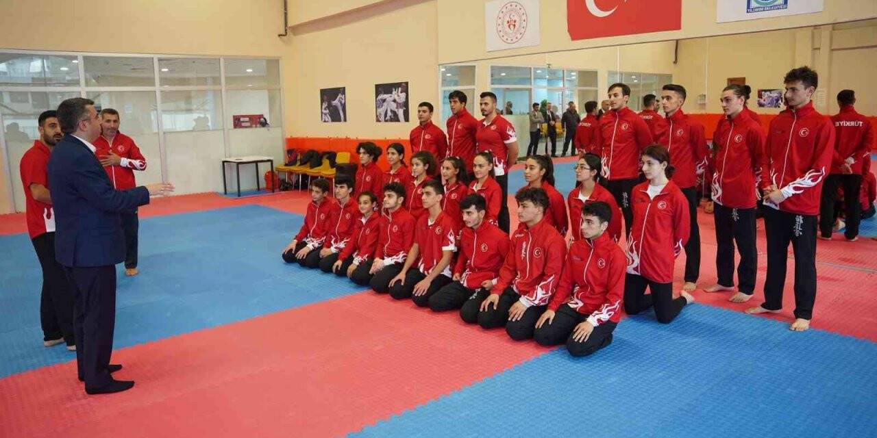 Şampiyonları Başkan Yılmaz uğurladı