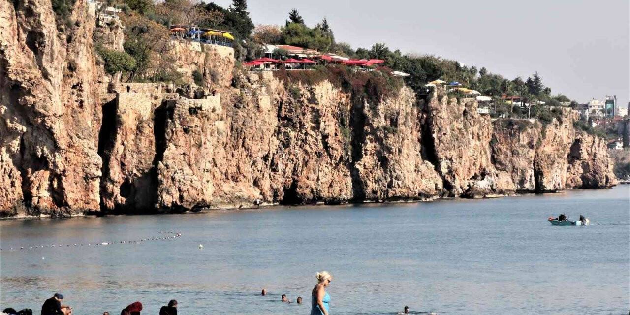 Doğu’da kar Antalya’da yazdan kalma günler