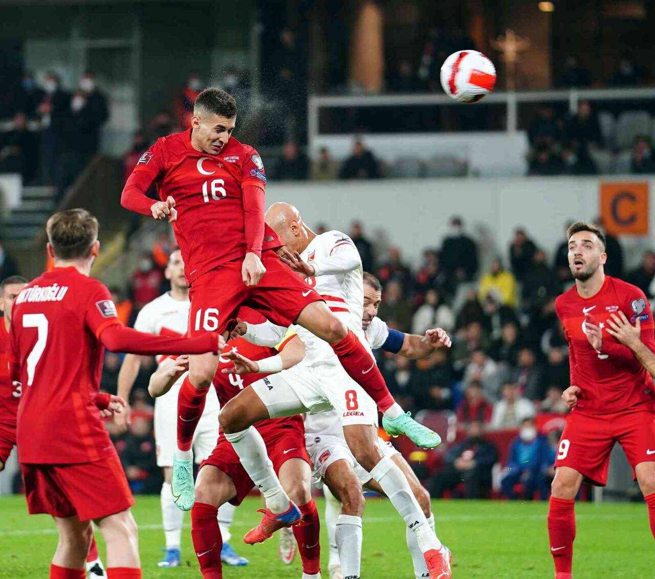 A Milliler avantaj yakaladı