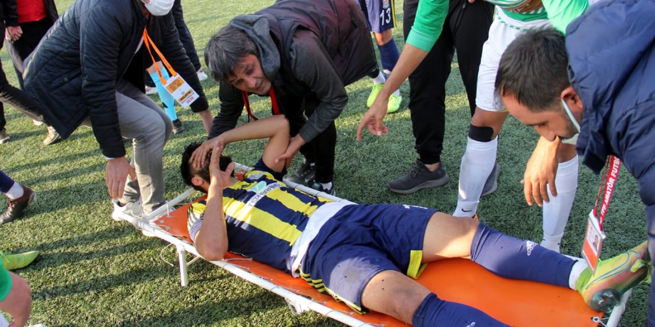 Malatya'da dili boğazına kaçan futbolcu hastaneye kaldırıldı