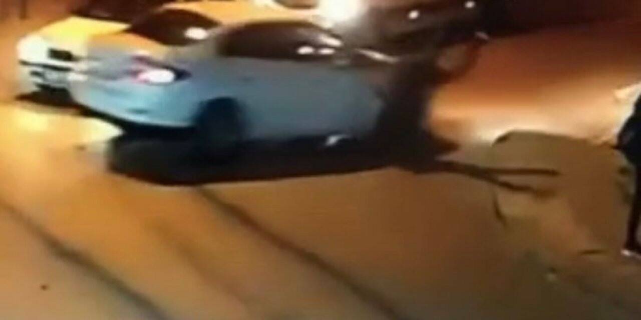 Otomobil yolun karşısına geçmeye çalışan yaşlı adama böyle çarptı
