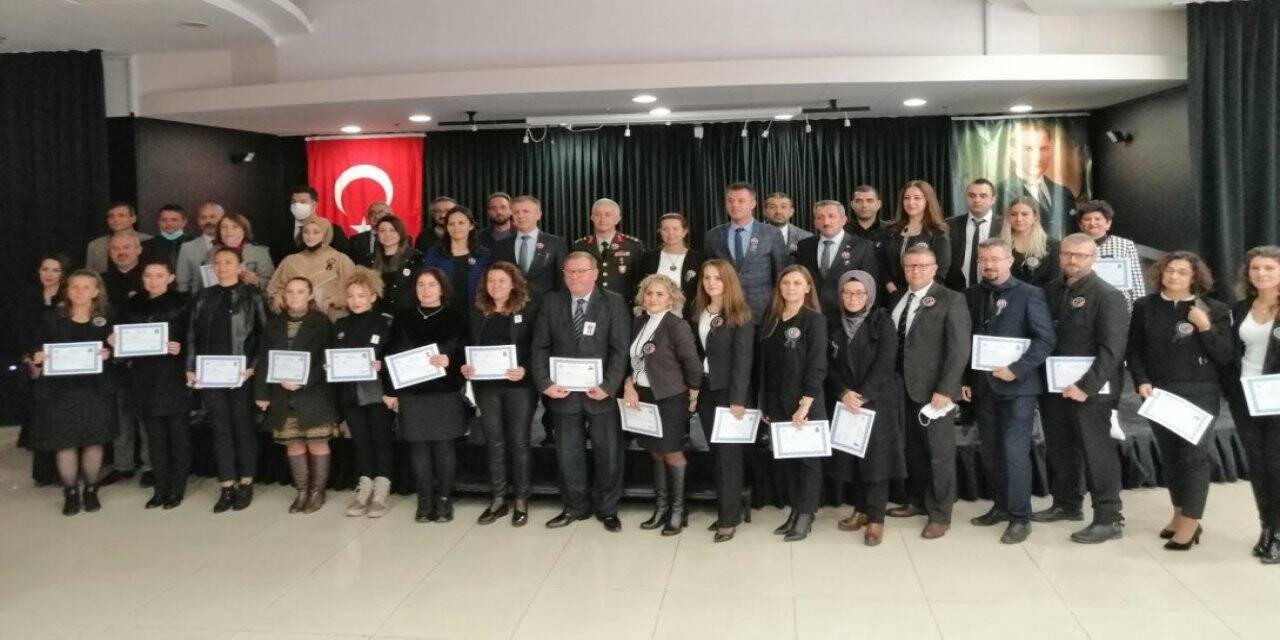 Başarılı öğretmen ve idarecilere başarı belgesi