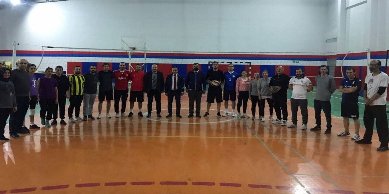 Ergene’de öğretmenler günü voleybol turnuvası maçları sürüyor