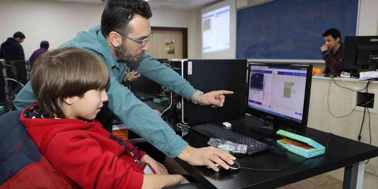 İlk ve ortaokul öğrencileri robotik kodlama öğrenecek