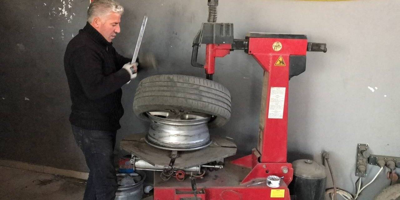 Oto lastikçilerin kış lastiği mesaisi başladı