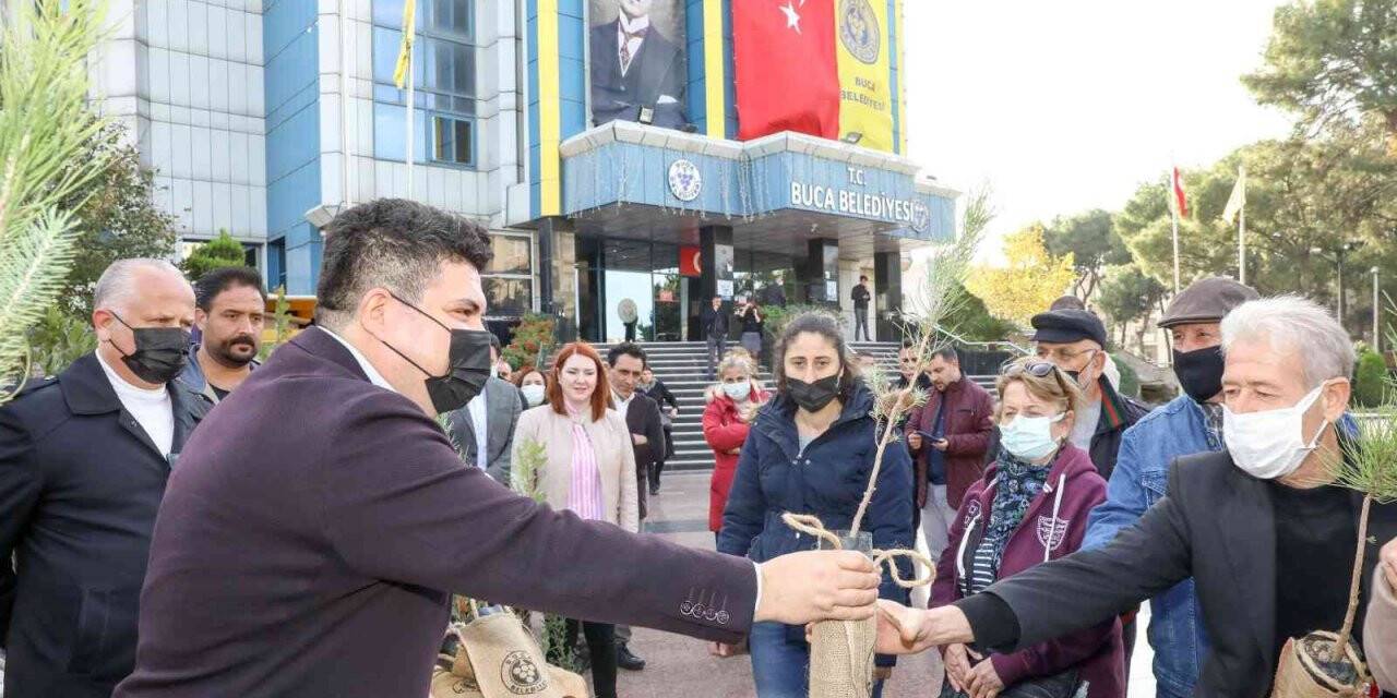 Buca Belediyesi’nden vatandaşlara 3 bin fidan