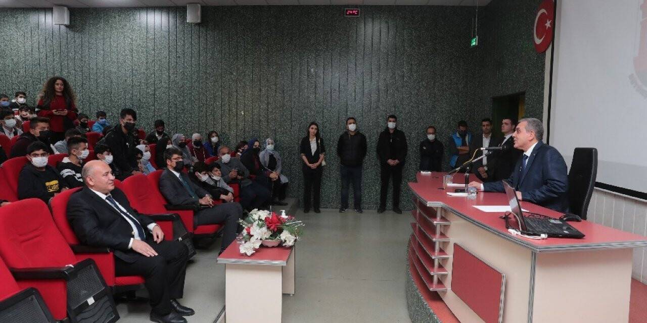 Beyazgül öğrencilerle bir araya geldi