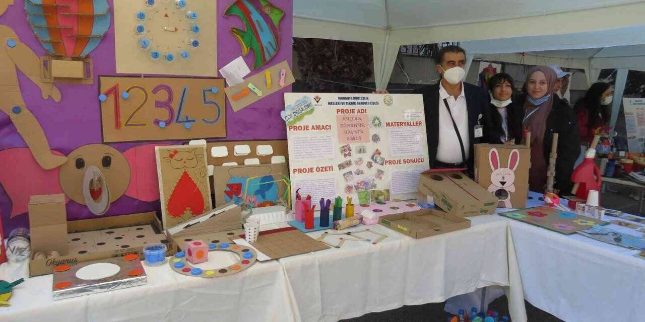 Geleceğin bilim adamları projelerini tanıttı