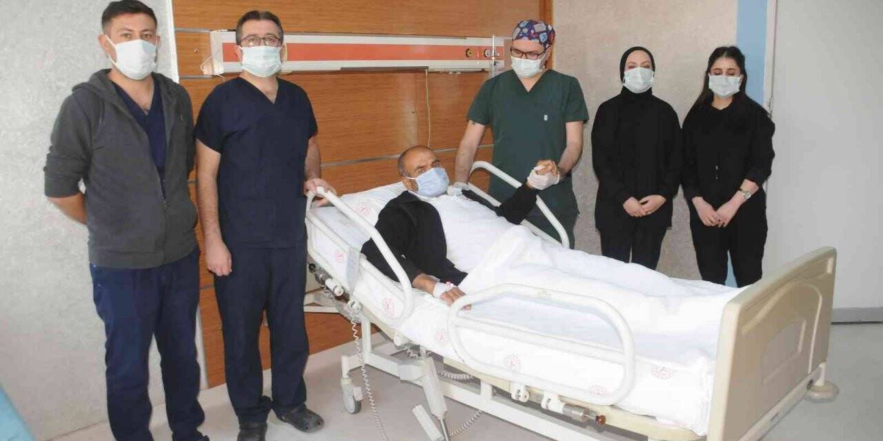 Cizre’de bağırsakları dönen adam geçirdiği iki ameliyatla sağlığına kavuştu