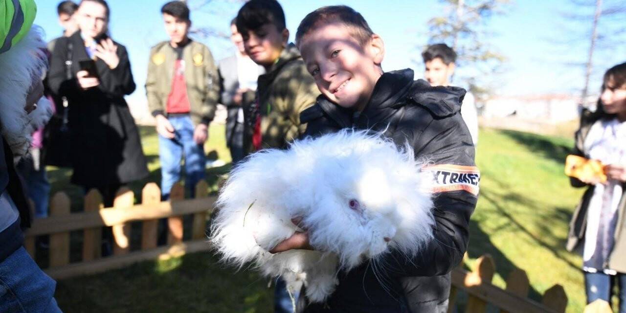 Başkan Çetin şehit çocukları ile buluştu