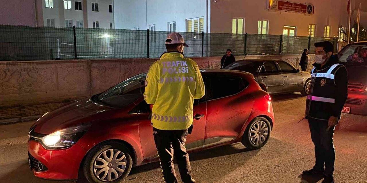 Polis ekipleri gece gündüz huzur ve güvenliğin sağlanması için denetim yapıyor