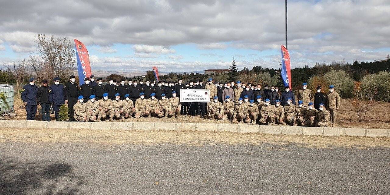 Jandarma personeli “Geleceğe Nefes” Projesi kapsamında bin 500 ağaç dikti