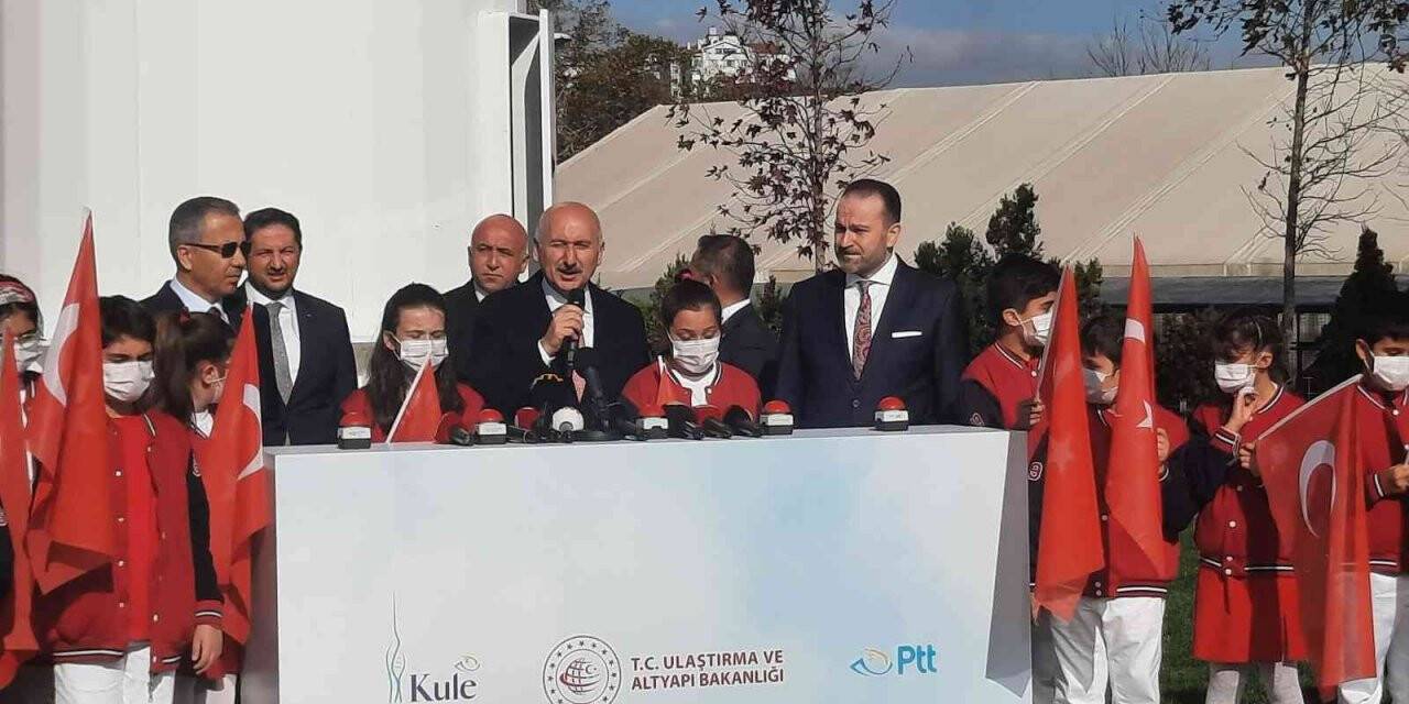 Türkiye’nin en büyük bayrakları en uzun direklerde göndere çekildi