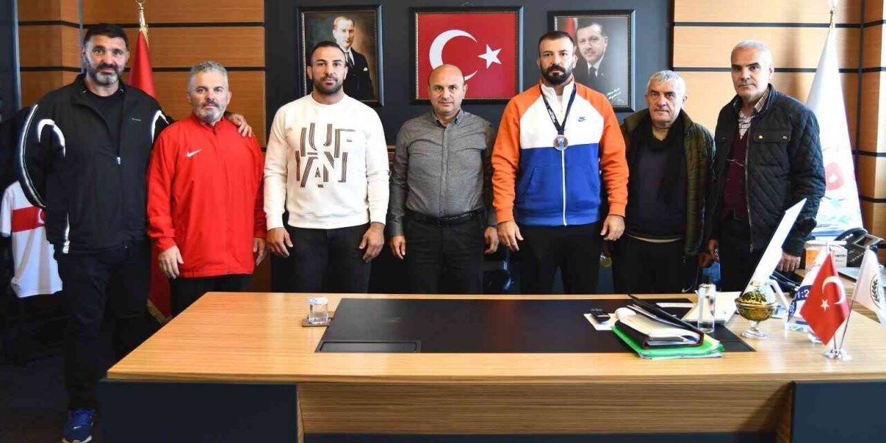 Oral, dünya üçüncüsü Kaya’yı kutladı