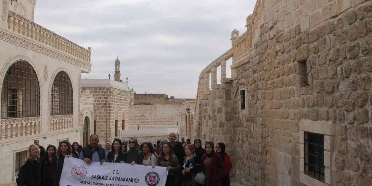 Başkaleli kadınlar Diyarbakır, Şanlıurfa ve Mardin’i gezdi